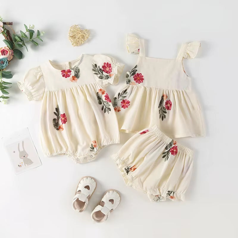 Blossom Breeze – 2-Piece Floral Puff Sleeve Bodysuit & Shorts Set